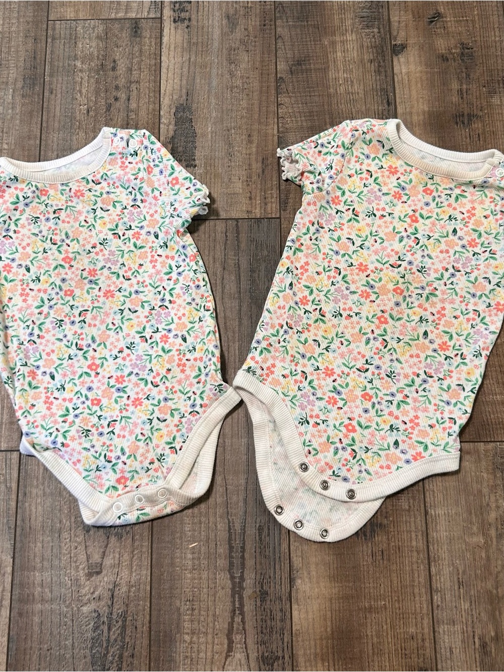 Twin Girls Set of 2 Matching Baby Onepiece‎ by Garanimals 18 Months Floral Snaps